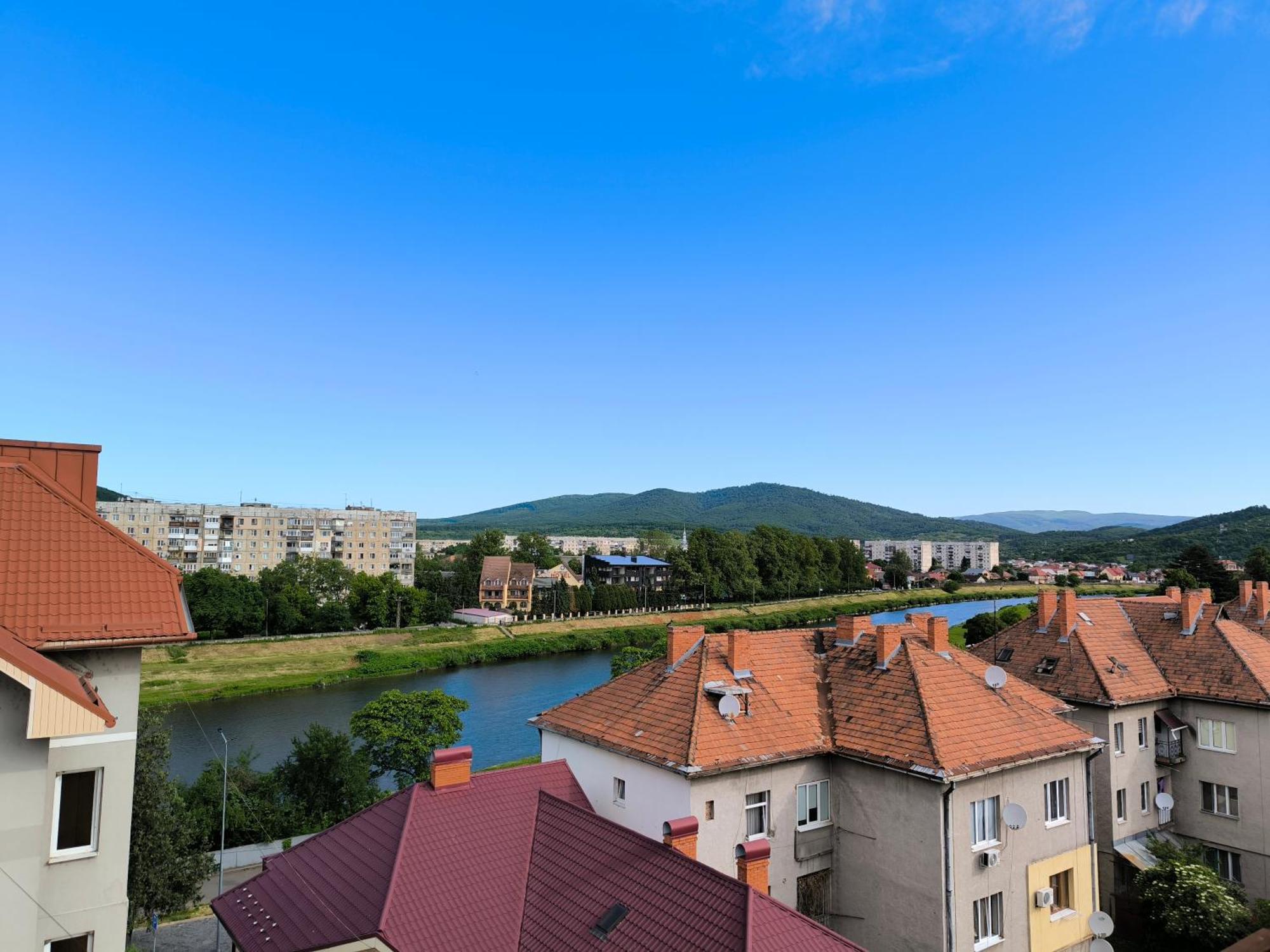 Apartments Domovik Parkaniya, 2A Mukačevo Exteriér fotografie