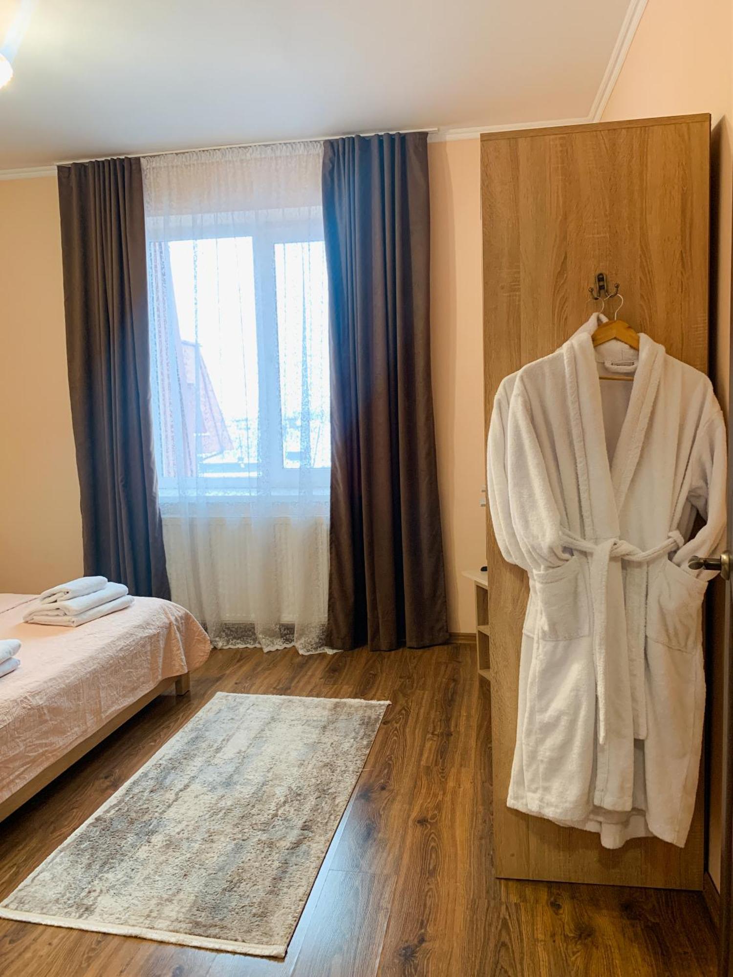 Apartments Domovik Parkaniya, 2A Mukačevo Exteriér fotografie