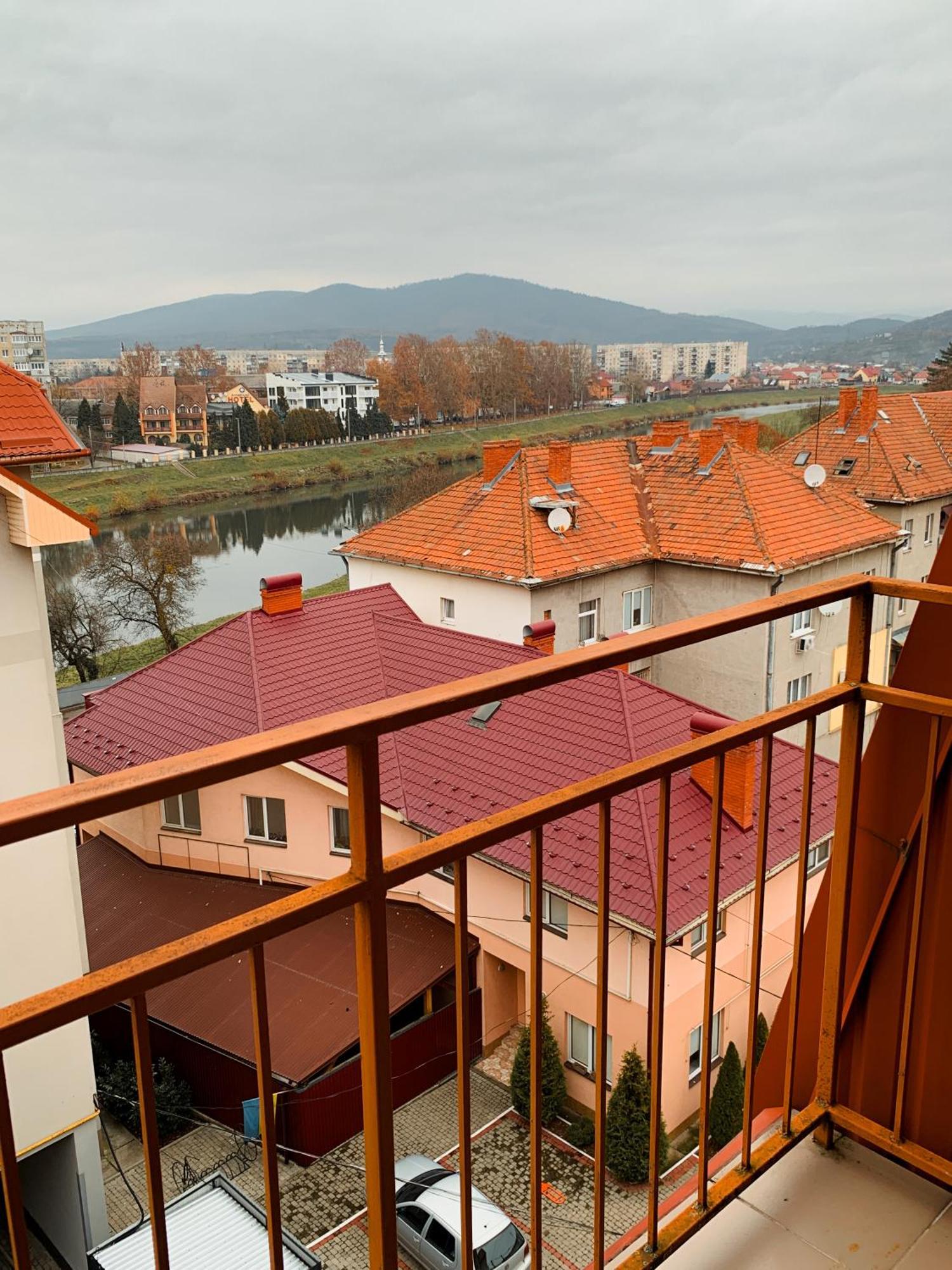 Apartments Domovik Parkaniya, 2A Mukačevo Exteriér fotografie